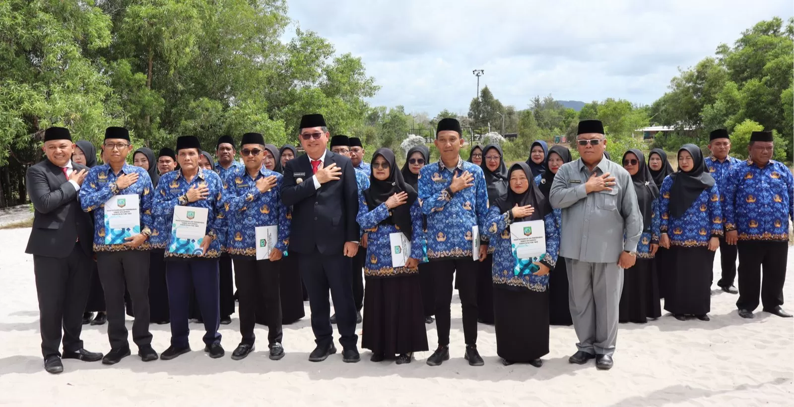 Ini Alasan Kepala Sekolah Dilantik di Lapangan Terbuka