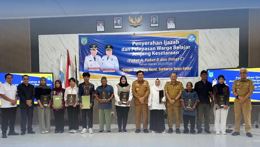 Bupati Kamarudin Muten: Pendidikan Kesetaraan Bukti Tak Ada Kata Terlambat untuk Belajar